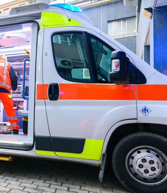 Una ventenne al Circolo, un 53enne investito: incidenti e paura a Gavirate e Induno