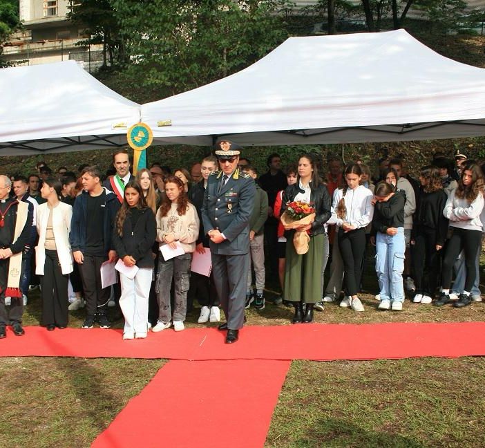 FOTO e VIDEO. A Laveno inaugurato il Belvedere Fiamme Gialle d'Italia