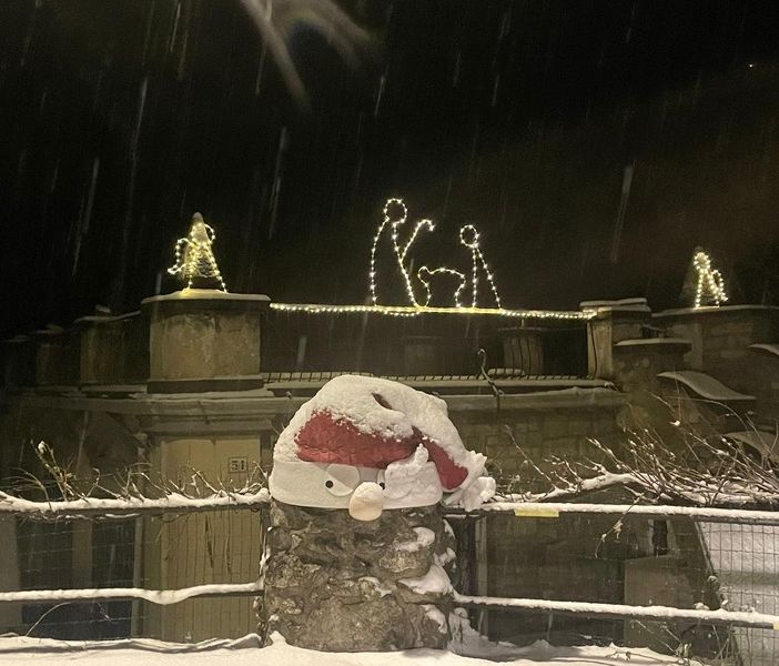 Per ammirare un paesaggio innevato nel weekend bisognerà salire al Sacro Monte (foto di Giuseppe Marangon della nevicata di ieri) e al Campo dei Fiori