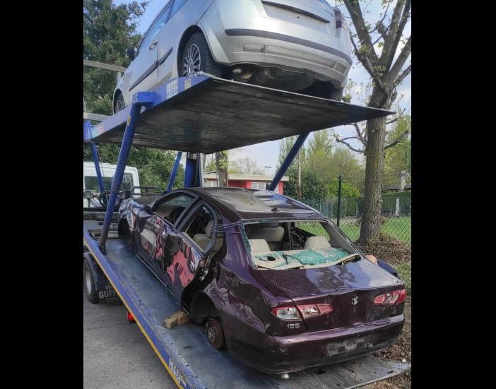 Auto abbandonate in città, al via le operazioni di rimozione. Prime vetture recuperate alle Bustecche