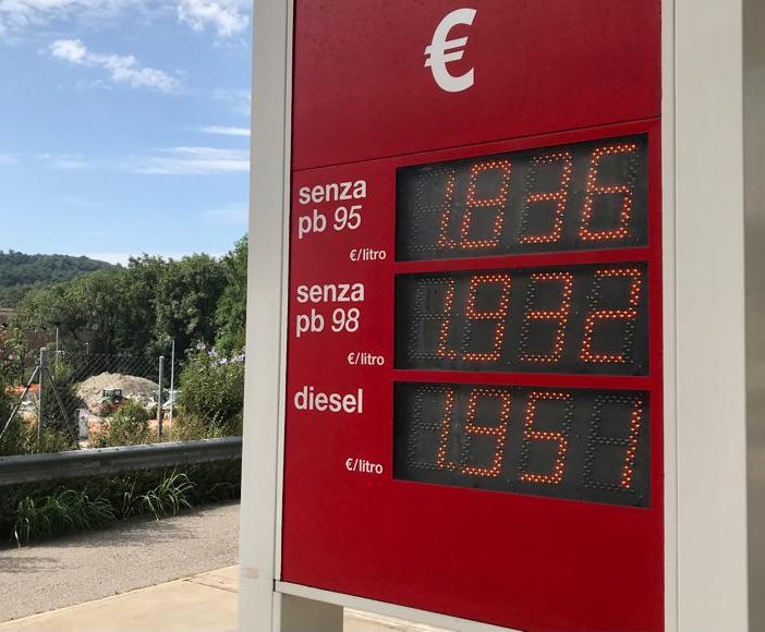 I prezzi di uno dei numerosi distributori a Stabio
