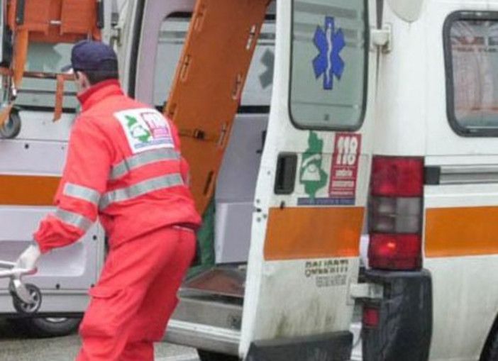 Ragazza di 26 anni investita in viale Ippodromo: interviene l'ambulanza