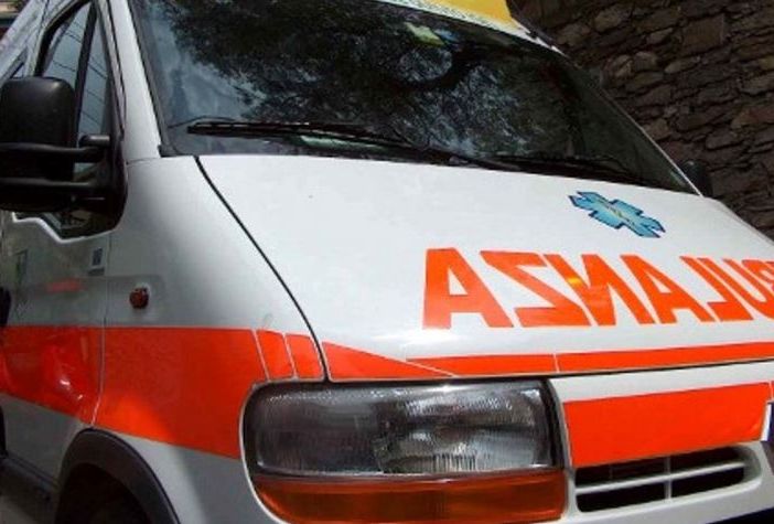 Auto investe due persone a Tradate, soccorso anche un bimbo di quattro anni