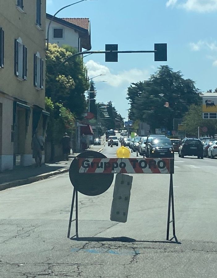 Viale Borri chiuso all'altezza di via Gasparotto per chi entra a Varese