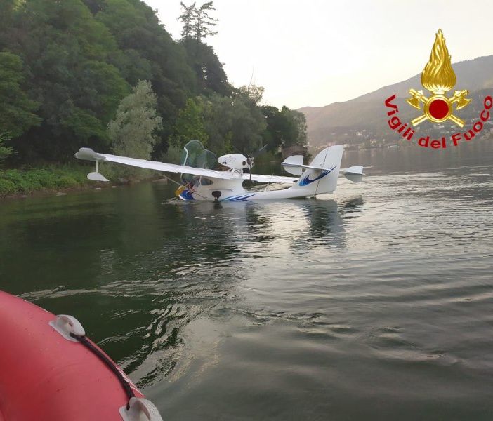 Idrovolante in difficoltà all'Isolino Virginia: intervengono i vigili del fuoco