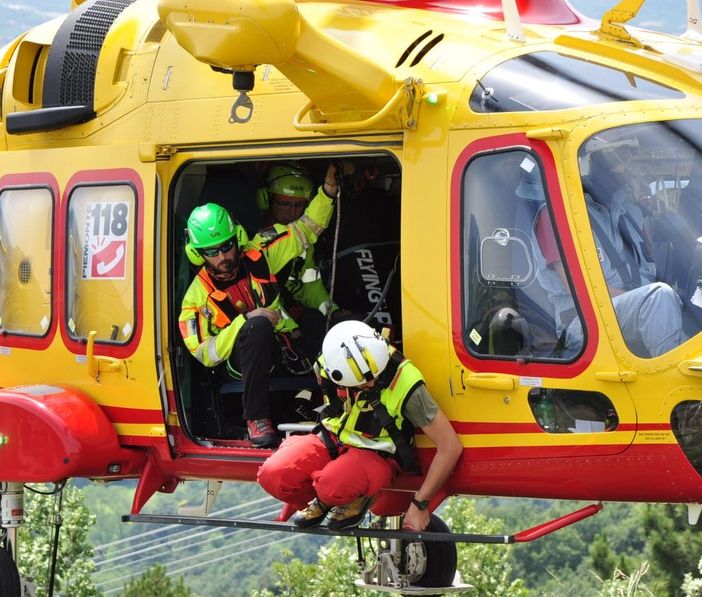 Incidente con ribaltamento: elisoccorso in azione a Sesto Calende