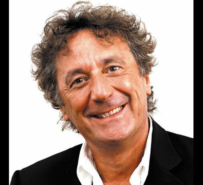 Enzo Iacchetti, sabato al Teatro Santuccio di Varese per l'Aperitivo in Blu