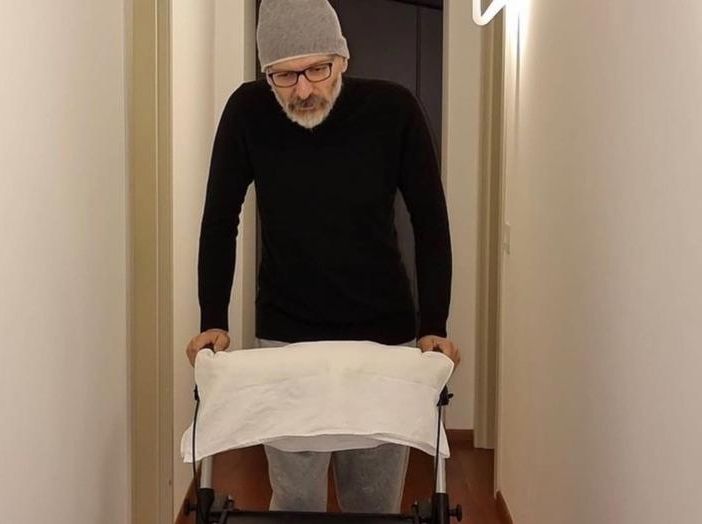 Gigi Dag saluta i fan con un post struggente: «La malattia mi toglie forza e pace, ma spero nel nuovo anno»