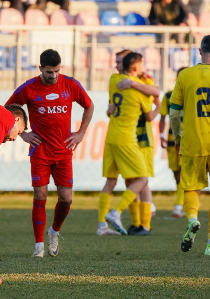 Gambe piegate e teste basse a fine gara per gli uomini di Spilli (foto Scaringi - Varesina Calcio)