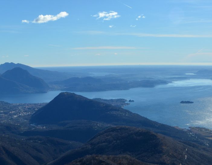 Cieli limpidi nel panorama dalle Prealpi verso i laghi della provincia di Varese (foto P. Valisa - Centro Geofisico Prealpino)