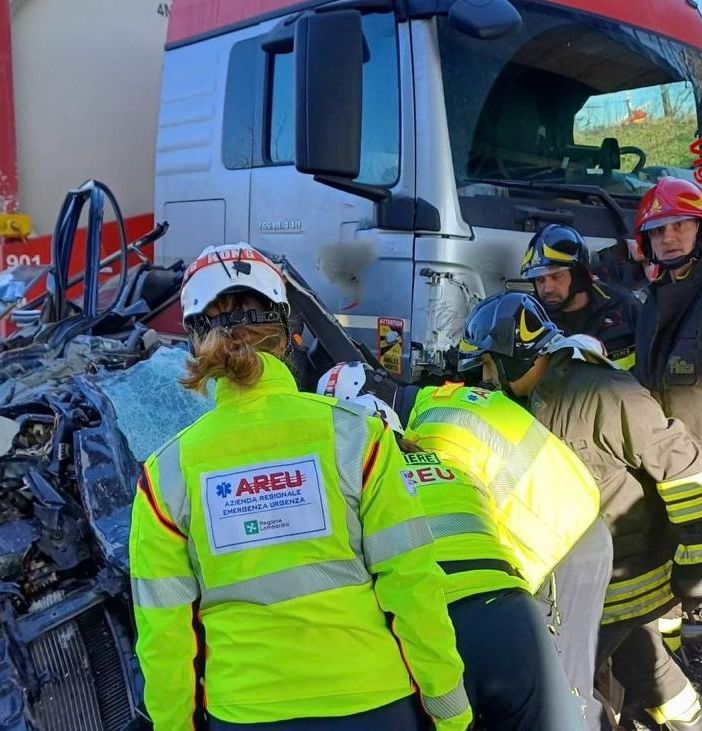 FOTO Lonate Pozzolo, incidente sulla statale 336 diramazione: elisoccorso in volo, grave un uomo