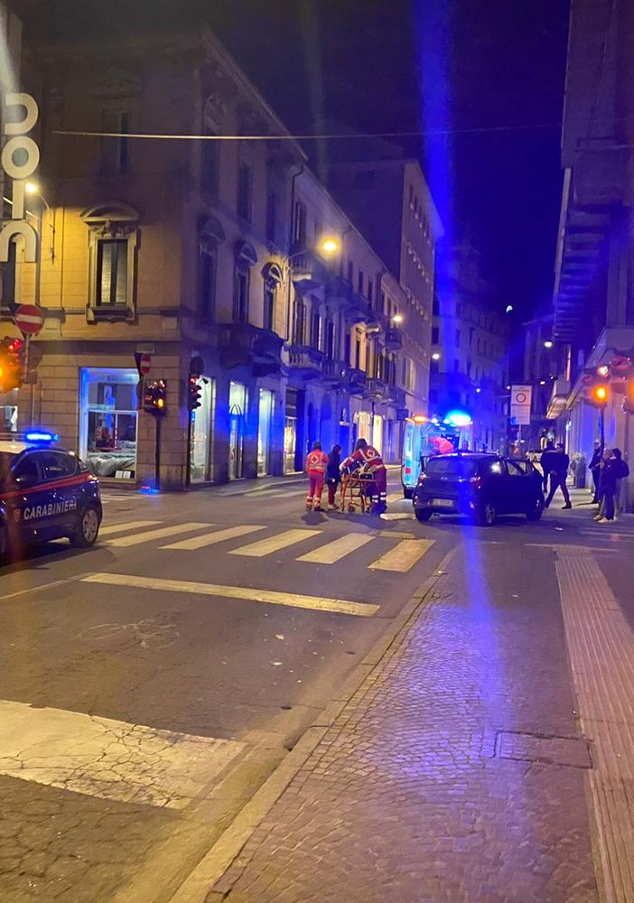 Varese, incidente in via Vittorio Veneto. Soccorse due persone