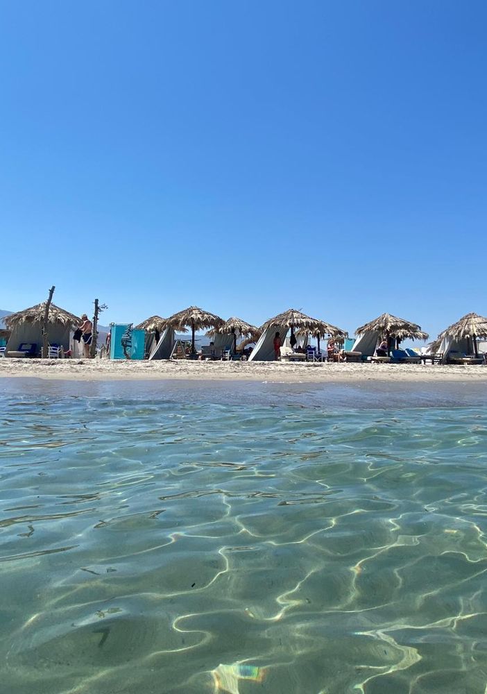 Isola di Kos, Grecia: a Vangelis Beach un ombrellone e tre lettini costano 20 euro al giorno, ma in molte spiagge siamo sui 12 o 15 euro. E sembra di stare in paradiso