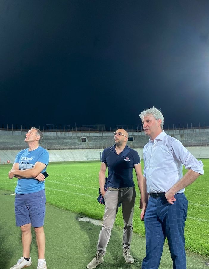 FOTO. Stadio, il Comune lavora all'impianto di illuminazione: «Valori sopra i parametri richiesti per la serie C»