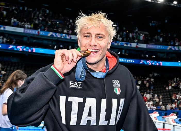 Martinenghi d'oro, come la sua famiglia (foto tratta dalla pagina Facebook ufficiale della Federazione Italiana Nuoto) Martinenghi d'oro, come la sua famiglia (foto tratta dalla pagina Facebook ufficiale della Federazione Italiana Nuoto)