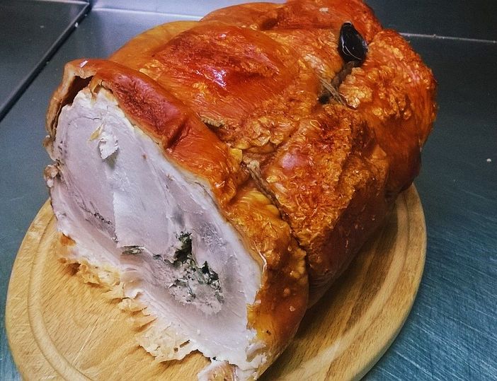 A Luvinate, tutta da gustare, arriva la porchetta abruzzese di Campli