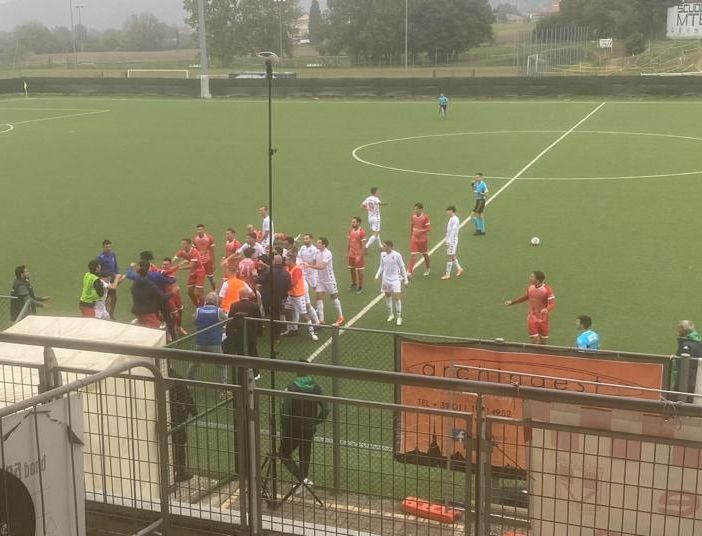 Varese ko, finisce in rissa
