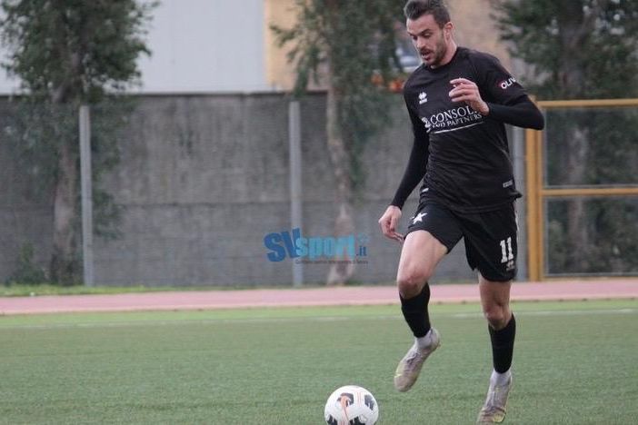 Riccardo Rossini, 316 presenze e 49 reti in carriera, neo acquisto del Varese. Sotto, Bryan Mecca