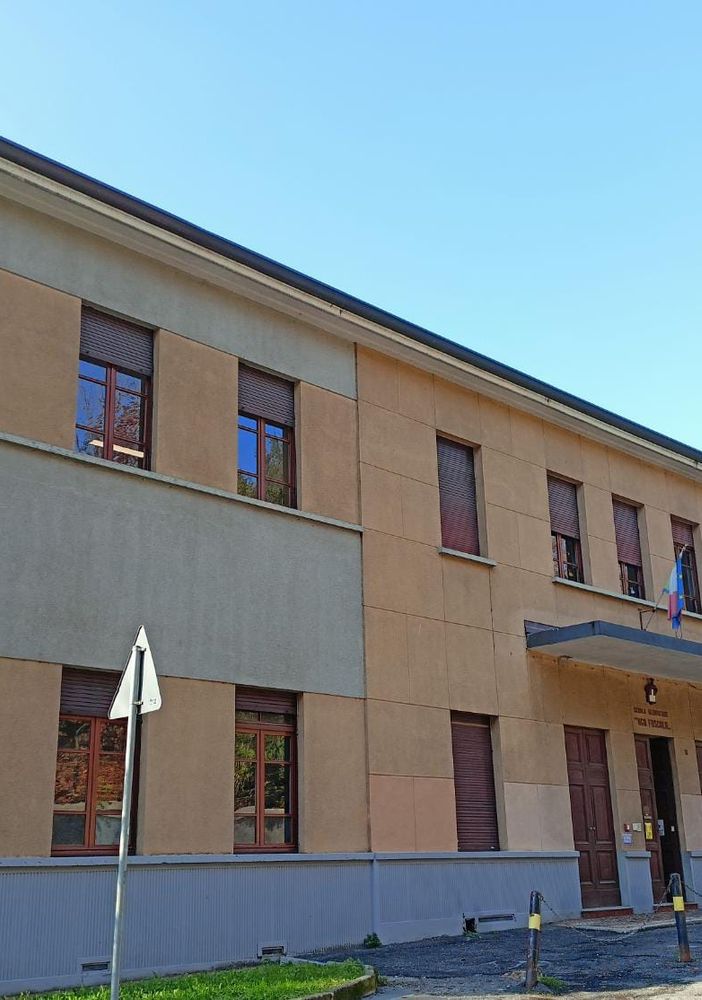 Varese, il dono di Natale alla primaria Ugo Foscolo. «I computer per l'aula di informatica arrivati grazie a un benefattore»