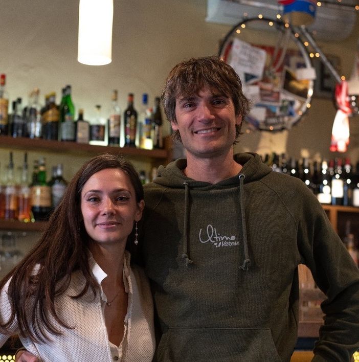 Fabio Maroni, a destra, proprietario e fondatore di Ultimo, con Elena Zoja (foto Fabio Cadringher)