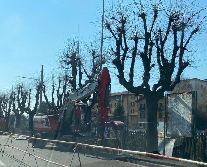 Largo Flaiano, ecco le ruspe: circolazione a una corsia in entrambe le direzioni