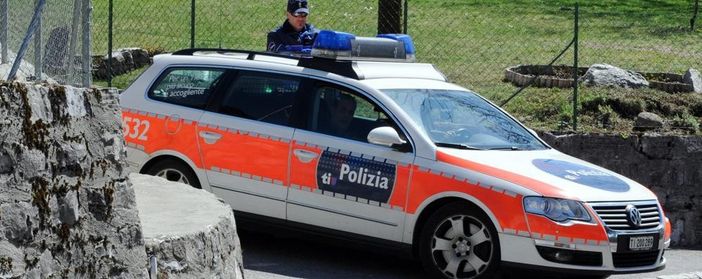 Ticino, furgone porta valori assaltato da un commando di quattro uomini armanti a due passi dal confine con il Varesotto Ticino, furgone porta valori assaltato da un commando di quattro uomini armanti a due passi dal confine con il Varesotto