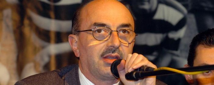 Forti, vere, inconfondibili: la voce e la Pro Patria di Giovanni Toia in un libro pieno di vita