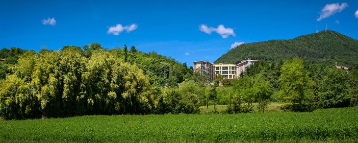 Il sindaco di Viggiù: «Un ospite dell'istituto Madonna della Croce non ce l'ha fatta»