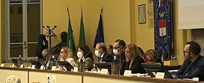 Busto, fiamme tra l'opposizione e il sindaco. «Siamo preoccupati di non riuscire a spendere i soldi del Pnrr»