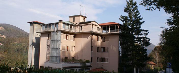 Il sindaco di Besano sui decessi della Residenza ai Pini: «Inutili gli allarmismi, tamponi sul personale»