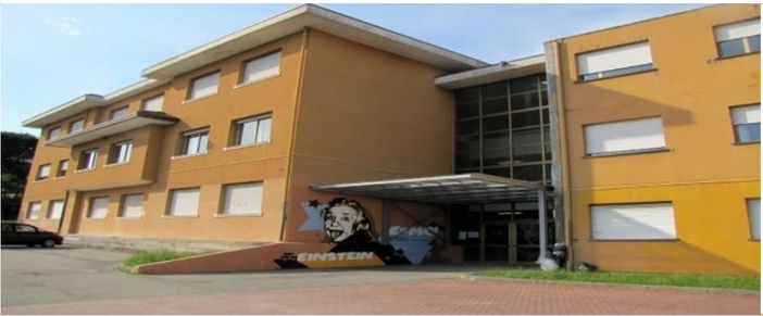 Le scuole medie di Besozzo Le scuole medie di Besozzo