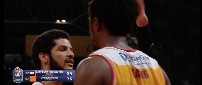 Crollo inaspettato e verticale: Varese dominata da Pesaro