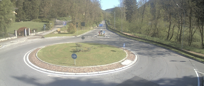 La rotonda di Ganna: la 233 è tornata percorribile (foto webcam Centro Geofisico Prealpino)