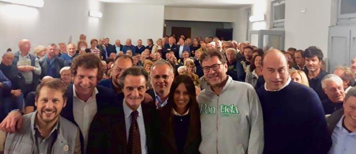 VIDEO E FOTO. Folla per i big della Lega al Circolo di Bizzozero: «Riprendiamoci Varese tutti assieme»