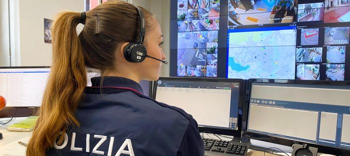 Sconosciuto pedinava da due mesi una ragazza che lavora in centro a Varese: ventenne arrestato per stalking Sconosciuto pedinava da due mesi una ragazza che lavora in centro a Varese: ventenne arrestato per stalking