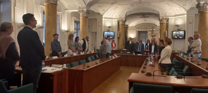Il Consiglio ha preso il via con un minuto di silenzio per le vittime dell'incidente sul lago Maggiore e dell'alluvione in Emilia-Romagna