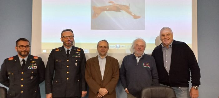 “Emozioni in volo” con gli studenti all’Isis Newton di Varese