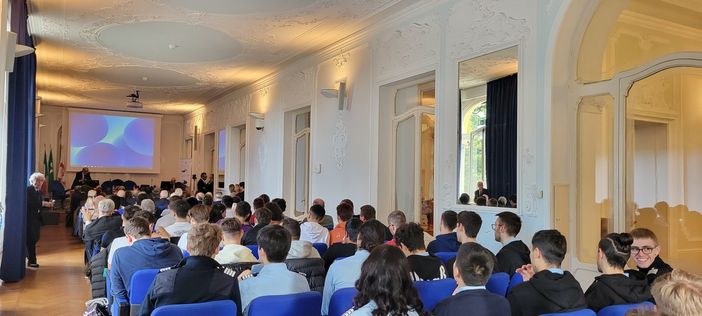 L’autore del logo del centenario dell’Aeronautica militare premiato a Villa Recalcati