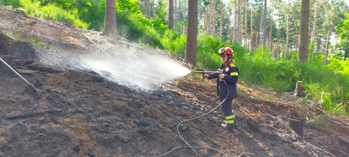 FOTO. Incendio al Piano di Barasso. Situazione sotto controllo, il monitoraggio continua