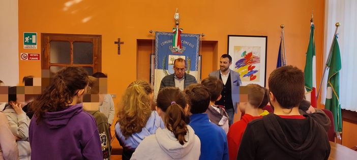 Comerio, il Comune per una mattina diventa un'aula scolastica Comerio, il Comune per una mattina diventa un'aula scolastica