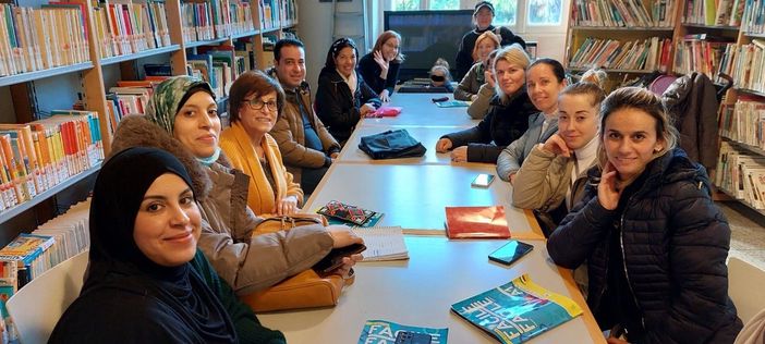 Gli studenti del Sereni di Luino insegnano l'italiano ai cittadini stranieri Gli studenti del Sereni di Luino insegnano l'italiano ai cittadini stranieri