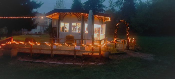 Il chiosco Cill al parco Mantegazza tra le luminarie allestite per il Natale