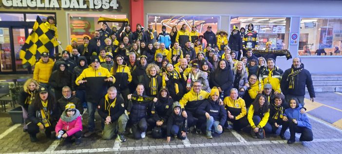 Il popolo giallonero ad Affi sulla strada di Pergine: forza Mastini