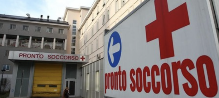 Furgone investe una donna e non si ferma: è caccia al pirata