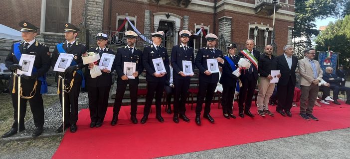 VIDEO. Premiati gli agenti che salvarono la ragazzina dal suo violentatore a Busto. Il sindaco: «Mi ha emozionato la loro umanità»