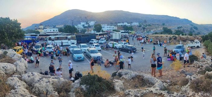 Incendi a Rodi, turisti bloccati sull’isola: «Ancora in attesa di informazioni»