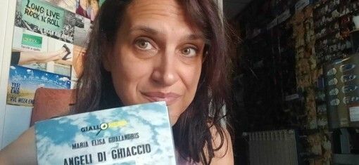 Firmacopie a Sesto Calende per l'autrice verbanese Maria Elisa Gualandris Firmacopie a Sesto Calende per l'autrice verbanese Maria Elisa Gualandris