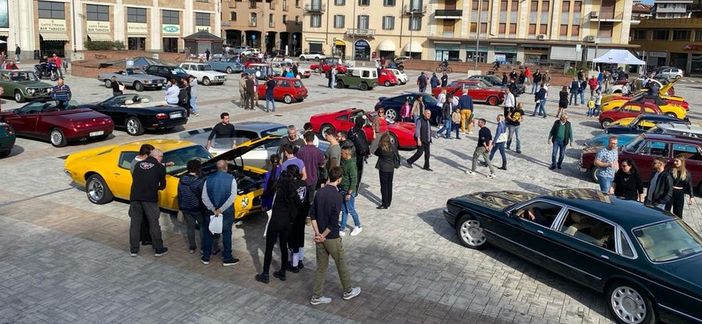 Domani tornano auto e moto storiche in piazza Repubblica