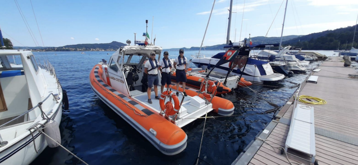 Raffica di controlli della Guardia Costiera sul lago Maggiore: sequestrati 60 chili di pesce, 23mila euro di multe