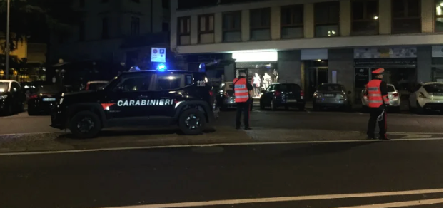 Violenta lite nella notte in centro a Luino, due feriti